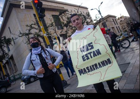 Les manifestants se rassemblent pour protester contre l'assassinat causé par les policiers de Javier Ordonez en septembre 8, les manifestations se sont multipliées par des affrontements entre policiers et manifestants. Le 11 2020 septembre, à Bogota, Colombie. Dans les dernières nouvelles, la nécropsie de Javier Ordonez a montré 9 fractures du crâne que lorsqu'il a été perpétré dans un poste de police après qu'il a été tassé avec un pistolet taser quelques instants avant sa mort. (Photo par Sebastian Barros/NurPhoto) Banque D'Images