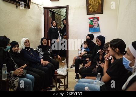 Un jeune garçon dans la maison du défunt 19 ans qui a été tué sur 7 septembre, dans les combats de rue entre deux groupes Souni à Tariq Al Jadeeda, Beyrouth, Liban, sur 10 septembre 2020 (photo de Vassilis A. Poularikas/NurPhoto) Banque D'Images