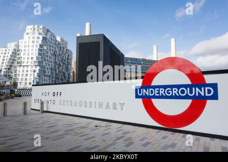 Battersea Power Station and Underground Station, Nine Elms, Vauxhall, Londres, Angleterre, ROYAUME-UNI Banque D'Images