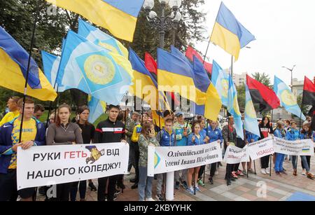 Des étudiants ukrainiens du Collège olympique Ivan Piddubny assistent à une manifestation près du Parlement ukrainien à Kiev, en Ukraine, le 15 septembre 2020. Les étudiants du Ivan Piddubny Olympic College protestent contre la réorganisation de l'université, comme l'ont indiqué les médias locaux. (Photo par STR/NurPhoto) Banque D'Images