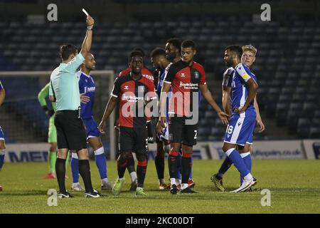 Brandon Mason, de Coventry City, présente une carte jaune par l'arbitre Craig Hicks lors du match de la Carabao Cup entre Gillingham et Coventry City au MEMS Priestfield Stadium, Gillingham, Angleterre (photo de Tom West/MI News/NurPhoto) Banque D'Images