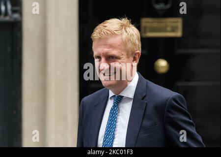 Oliver Dowden, secrétaire d'État au numérique, à la Culture, aux médias et au Sport, quitte le 10 Downing Street dans le centre de Londres le 16 septembre 2020 à Londres, en Angleterre. (Photo de Wiktor Szymanowicz/NurPhoto) Banque D'Images