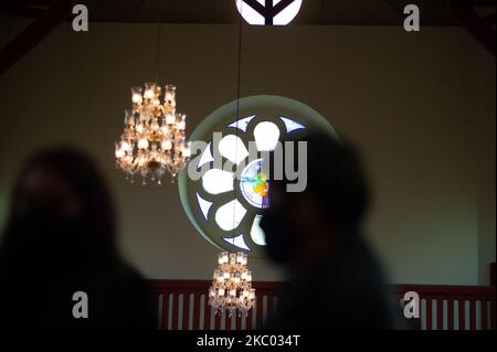 La famille et l'invité de Javier Ordonez assistent à ses funérailles à l'église Santa Teresa de Avila et aux Jardines de Paz cimenterie le 16 2020 septembre à Bogota, en Colombie. Javier Ordonez est considéré comme le colombien George Floyd, après que deux policiers ont tué Ordonez qui est décédé après avoir été détenu et montré des signes de brutalité policière, dont 9 fractures du crâne, Le cas d'Ordonez a été rendu public par une vidéo que l'un de ses amis a prise et publié sur les médias sociaux de la procédure des officiers de police après que Javier Ordonez a violé les règles de distanciation sociale. (Photo par Sebastian Barros/NurPhoto) Banque D'Images