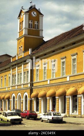 Sfântul Gheorghe, comté de Covasna, env. 2001. Vue extérieure du bâtiment du 19th siècle abritant la galerie d'art Gyárfás Jenő du musée national Székely. Banque D'Images