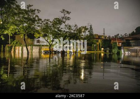 De fortes pluies entraînent des inondations dans le sud et l'est de Mexico, où des dizaines de maisons, de rues et de voitures ont été endommagées. Pour la troisième journée consécutive, les pluies n'ont pas cessé et ont affecté la région de la capitale mexicaine. (Photo de Jair Cabrera/NurPhoto) Banque D'Images