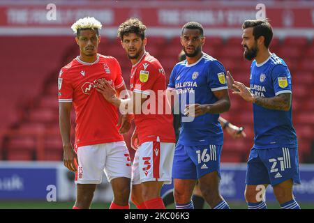 Lyle Taylor de la forêt de Nottingham, Tobias Figueiredo de la forêt de Nottingham, Curtis Nelson de la ville de Cardiff et Marlon Pack de la ville de Cardiff s'alignent pour un coup de pied d'angle pendant le match de championnat de pari de ciel entre la forêt de Nottingham et la ville de Cardiff au terrain de ville, Nottingham, Angleterre, sur 19 septembre 2020. (Photo de Jon Hobley/MI News/NurPhoto) Banque D'Images