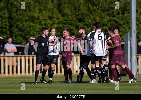 Le 19th septembre 2020, les tempers se sont empais lors du match de phase de construction de la FA entre le West Didsbury & Chorlton FC et le Bury AFC au Step Places Stadium, à Chorlton, en Angleterre. (Photo par Andy Whitehead/MI News & Sport Ltd/NurPhoto) ©MI News & Sport (photo par MI News/NurPhoto) Banque D'Images