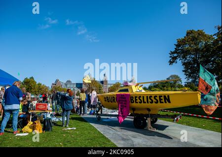 Le célèbre vaisseau XR est situé à l'intérieur du camp, pendant le camp de la rébellion d'extinction situé au Museumplein, à Amsterdam, sur 19 septembre 2020. (Photo par Romy Arroyo Fernandez/NurPhoto) Banque D'Images