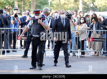 Le président régional catalan Quim Torra arrive à la haute Cour de justice de Catalogne après avoir assisté à une session pour répondre à son appel d'une peine de basse cour sur désobéissance pour avoir montré les symboles séparatistes de son palais gouvernemental avant les élections régionales à Barcelone, Espagne sur 23 septembre 2020. (Photo de Joan Valls/Urbanandsport/NurPhoto) Banque D'Images