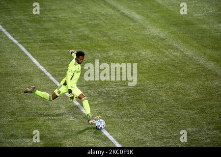 Le gardien de but de l'Union de Philadelphie, André Blake, libère un ballon de son but lors d'un match de football MLS entre le FC Cincinnati et l'Union de Philadelphie qui s'est terminé par un tirage de 0-0 au stade Nippert, mercredi, 23 septembre 2020, à Cincinnati, OH. (Photo de Jason Whitman/NurPhoto) Banque D'Images