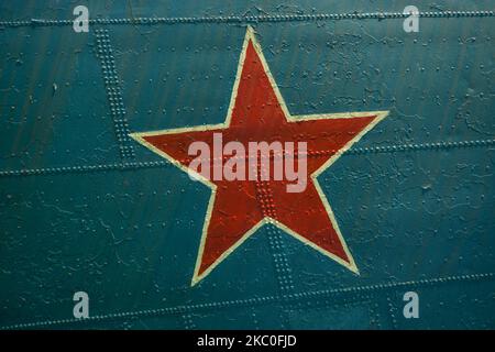 Une étoile rouge vue sur une embarcation militaire de l'armée soviétique, une partie d'une exposition en plein air de WW2 armement militaire, à côté du Musée du col de Dukla à Svidnik. Samedi, 19 septembre 2020, à Svidnik, région de Presov, Slovaquie. (Photo par Artur Widak/NurPhoto) Banque D'Images