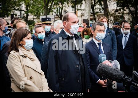 Le maire de Paris Anne Hidalgo, le Premier ministre Jean Castex et le ministre de l'intérieur Gérald Darmanin lors d'une conférence de presse à Paris, en France, sur 25 septembre 2020, Peu avant midi, un homme armé d'un couteau ou d'une machette a attaqué des personnes dans la rue Nicolas Appart, dans le 11th arrondissement de Paris, où se trouvent les anciens locaux du journal Charlie Hebdo et où ont eu lieu les attaques de 7 janvier 2015 contre le journal, causant 2 blessures. L'auteur de l'attaque a été arrêté avec un deuxième homme, et un périmètre de sécurité a été immédiatement établi dans la ne Banque D'Images