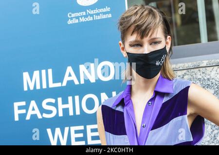 L'invité est vu au défilé de mode Francesca Liberatore lors de la semaine de la mode des femmes de Milan sur 25 septembre 2020 à Milan, Italie (photo de Mairo Cinquetti/NurPhoto) Banque D'Images