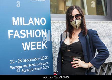 L'invité est vu au défilé de mode Francesca Liberatore lors de la semaine de la mode des femmes de Milan sur 25 septembre 2020 à Milan, Italie (photo de Mairo Cinquetti/NurPhoto) Banque D'Images