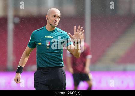 L'arbitre du match Michael Fabbri lors du match de la Serie B entre les Etats-Unis Salernitana 1919 et Reggina au Stadio Arechi, Roma, Italie, le 26 septembre 2020. (Photo de Giuseppe Maffia/NurPhoto) Banque D'Images