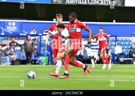 Ilias chair et Anfernee Dijksteel en action pendant le match du championnat Sky Bet entre Queens Park Rangers et Middlesbrough au stade Kiyan Prince Foundation sur 26 septembre 2020, à Londres, en Angleterre. (Photo par MI News/NurPhoto) Banque D'Images