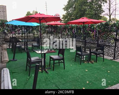 Terrasse de restaurant vide vue pendant la pandémie du nouveau coronavirus (COVID-19) à Toronto, Ontario, Canada on 24 septembre 2020. Les infections continuent d'augmenter à Toronto alors que la ville est récemment entrée dans sa deuxième vague d'infections à COVID-19, tout comme la saison de la grippe est prévue. (Photo de Creative Touch Imaging Ltd./NurPhoto) Banque D'Images