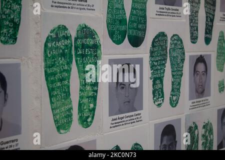 À l'anniversaire de leur disparition forcée en 6th, les mères, les pères et les camarades de classe des 43 étudiants d'Ayotzinapa ont convoqué une manifestation à Mexico, au Mexique, sur 26 septembre 2020. (Photo par Martin Gorostiola/NurPhoto) Banque D'Images