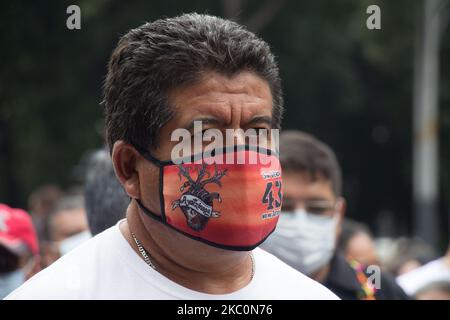 À l'anniversaire de leur disparition forcée en 6th, les mères, les pères et les camarades de classe des 43 étudiants d'Ayotzinapa ont convoqué une manifestation à Mexico, au Mexique, sur 26 septembre 2020. (Photo par Martin Gorostiola/NurPhoto) Banque D'Images