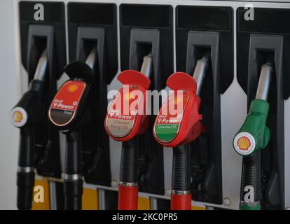 Pompes de ravitaillement en essence à Burgas. Le dimanche, 27 septembre 2020, à Sozopol, province de Burgas, Pologne. (Photo par Artur Widak/NurPhoto) Banque D'Images