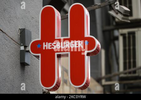 Logo de Hesburger, la plus grande chaîne de restaurants de hamburgers de Finlande, d'Estonie, de Lettonie et de Lituanie avec une part de marché plus importante que celle de McDonald's, un concurrent américain. Elle est également présente au Bélarus, en Ukraine, en Allemagne, en Bulgarie et en Russie. Mercredi, 30 septembre 2020, à Sofia, Bulgarie. (Photo par Artur Widak/NurPhoto) Banque D'Images