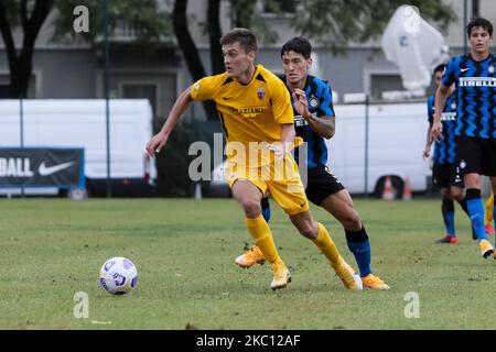 Joueur d'Ascoli Calcio en action pendant le match Primavera 1 entre le FC Internazionale U19 et Ascoli Calcio U19 au centre de développement de la jeunesse de Suning à la mémoire de Giacinto Facchetti sur 3 octobre 2020 à Milan, Italie. (Photo par Mairo Cinquetti/NurPhoto) Banque D'Images