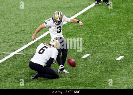 New Orleans Saints kicker Thomas Morstead (6) kicks off in an NFL