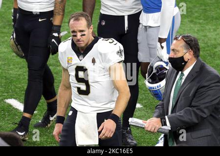 Le quartier des Saints de la Nouvelle-Orléans Drew Brees (9) débarque du terrain après un match de football de la NFL contre les lions de Détroit à Detroit, Michigan, États-Unis, le dimanche, 4 octobre 2020 (photo de Jorge Lemus/NurPhoto) Banque D'Images