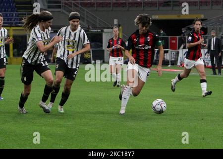 Valentina Giacinti de l'AC Milan en action pendant Milan femmes contre Juventus femmes au Stadio San Siro à Milan, Italie, on 05 octobre 2020 (photo de Mairo Cinquetti/NurPhoto) Banque D'Images