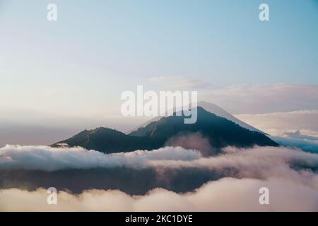 Mt Batur une montagne volcanique active Banque D'Images