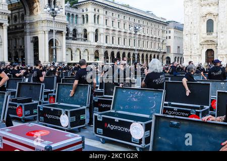 «Bauli sur la Piazza», protestation des travailleurs du divertissement demandant au gouvernement italien de nouvelles règles pour l'organisation d'événements qui rendent la durabilité économique et une table de travail pour discuter de l'avenir de l'industrie, Italie, sur 10 octobre 2020.(photo de Mairo Cinquetti/NurPhoto) Banque D'Images
