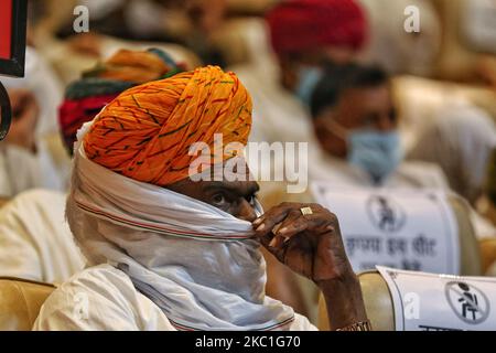 Un agriculteur lors de la Conférence des agriculteurs au niveau de l'État sur les projets de loi récents sur la réforme agricole, à l'Auditorium Birla de Jaipur, Rajasthan, Inde, sur 10 octobre 2020. (Photo de Vishal Bhatnagar/NurPhoto) Banque D'Images