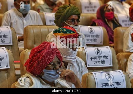 Les agriculteurs lors de la Conférence des agriculteurs au niveau de l'État sur les projets de loi récents sur la réforme agricole, à l'Auditorium Birla de Jaipur, Rajasthan, Inde, on 10 octobre 2020. (Photo de Vishal Bhatnagar/NurPhoto) Banque D'Images