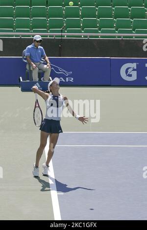 Sloane Stephens des États-Unis et Kimiko Date-Krumm de JPN jouent un match lors de la troisième partie ouverte de la WTA Corée au terrain de tennis du parc olympique à Séoul, en Corée du Sud sur 24 septembre 2015. Le match de Sloane Stephens a gagné le score par 6-3,6-4. (Photo de Seung-il Ryu/NurPhoto) Banque D'Images