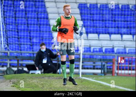 MacKenzie Chapman d'Oldham Athletic en action pendant le match de la Sky Bet League 2 entre Oldham Athletic et Morecambe à Boundary Park, Oldham, le samedi 10th octobre 2020. (Photo d'Eddie Garvey/MI News/NurPhoto) Banque D'Images