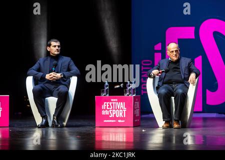Iker Casillas (L) et Javier Tebas (R) assistent au Festival dello Sport au Teatro Strehler à Milan, Italie, on 11 octobre 2020 (photo de Mairo Cinquetti/NurPhoto) Banque D'Images