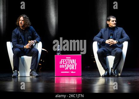 Carles Puyol (L) et Iker Casillas (R) assistent au Festival dello Sport au Teatro Strehler à Milan, Italie, on 11 octobre 2020 (photo de Mairo Cinquetti/NurPhoto) Banque D'Images