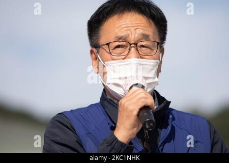 Des fonctionnaires de la Fédération nationale des syndicats démocratiques tiennent une conférence de presse devant la fontaine de Cheong Wa DAE pour exhorter le NIS (Service national de renseignement) à enquêter sur la destruction du syndicat et à présenter des excuses à l'État et à punir la personne responsable de 13 octobre, 2020 à Séoul, Corée du Sud. (Photo de Chris Jung/NurPhoto) Banque D'Images