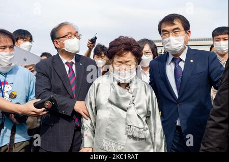 Lee Yong-soo, la victime des femmes de réconfort militaire japonaises, part après la conférence de presse à l'Assemblée nationale de Yeouido à Séoul, en Corée du Sud sur 14 octobre 2020. Elle demande le retrait de l'ordre de démantèlement de la statue de la paix à Mitte, Berlin, Allemagne. (Photo de Chris Jung/NurPhoto) Banque D'Images