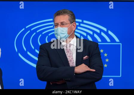 Le vice-président de la Commission européenne chargé des relations interinstitutionnelles et de la prospective Maroš ŠEFCOVIC s'adresse à la presse à Bruxelles, Belgique, le 14 octobre 2020. Maroš Šefcovic, vice-président de la Commission, a lancé l'Alliance européenne des batteries (EBA) pour construire un écosystème de batteries compétitif, durable et innovant en Europe. (Photo de Jonathan Raa/NurPhoto) Banque D'Images