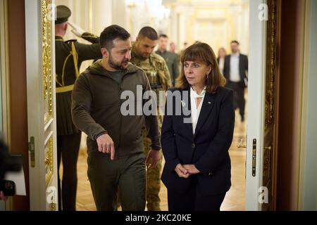 Kiev, Ukraine. 03rd novembre 2022. Volodymyr Zelenskyy, président de l'Ukraine, et Katerina Sakellaropoulou, présidente de la Grèce, sont photographiés jeudi lors d'une réunion conjointe avec la presse, Kiev, capitale de l'Ukraine, sur 3 novembre 2022.photo du Bureau du président ukrainien Services de presse/ crédit: UPI/Alamony Live News Banque D'Images