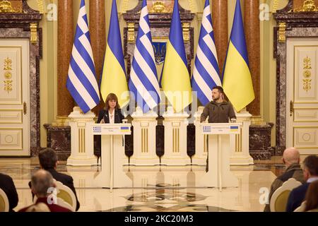 Kiev, Ukraine. 03rd novembre 2022. Volodymyr Zelenskyy, président de l'Ukraine, et Katerina Sakellaropoulou, présidente de la Grèce, sont photographiés jeudi lors d'une réunion conjointe avec la presse, Kiev, capitale de l'Ukraine, sur 3 novembre 2022.photo du Bureau du président ukrainien Services de presse/ crédit: UPI/Alamony Live News Banque D'Images