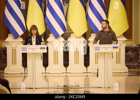 Kiev, Ukraine. 03rd novembre 2022. Volodymyr Zelenskyy, président de l'Ukraine, et Katerina Sakellaropoulou, présidente de la Grèce, sont photographiés jeudi lors d'une réunion conjointe avec la presse, Kiev, capitale de l'Ukraine, sur 3 novembre 2022.photo du Bureau du président ukrainien Services de presse/ crédit: UPI/Alamony Live News Banque D'Images