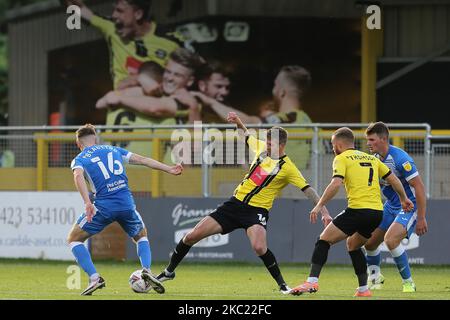 Lors du match de la Sky Bet League 2 entre Harrogate Tom Beadling en action avec Jonathan Stead Town de Harrogate et Barrow à Wetherby Road, Harrogate, Angleterre, le 17th octobre 2020. (Photo de Mark Fletcher/MI News/NurPhoto) Banque D'Images