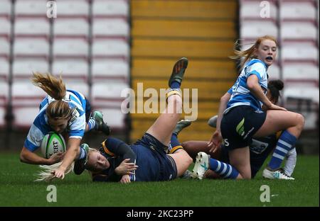 Rosie Blount, de Darlington Mowden Park Sharks, est affronté lors du match FÉMININ ALLIANZ PREMIER 15S entre Darlington Mowden Park Sharks et Worcester Warriors à la Northern Echo Arena, Darlington, le samedi 17th octobre 2020. (Photo de Chris Booth/MI News/NurPhoto) Banque D'Images