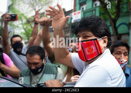 L'ancien président exilé de Bolivie Evo Morales parle de faire pression le lendemain des élections générales en Bolivie sur 19 octobre 2020 à Buenos Aires, en Argentine. LE parti MAS (mouvement vers le socialisme) revendique la victoire de Morales, le candidat choisi à la main Luis Arce alors que le décompte des voix officiel se poursuit. (Photo de Manuel Cortina/NurPhoto) Banque D'Images