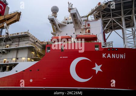 L'appelant du navire de forage de gaz naturel de Turquie à 19 octobre est venu de Mersin à Istanbul, en Turquie. Après l'entretien du port de Haydarpasa, le navire poursuivra ses activités d'exploration du gaz dans la mer Noire. (Photo par Erhan Demirtas/NurPhoto) Banque D'Images