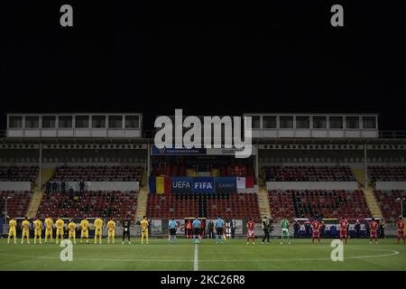 Roumanie les onze premiers Mihai Aioani, Radu Dragusin, Stefan Vladoiu, Tudor Baluta, George Ganea, Dennis Man, Alexandru Matan, Marius Marin, Denis Harut, Andrei Ciobanu, Darius Olaru lors de l'hymne avant le match de football entre la Roumanie U21 et Malte U21 du cycle de qualification pour le Championnat européen des moins de 21 ans 2021, à Giurgiu, Roumanie, le 13 octobre 2020. (Photo par Alex Nicodim/NurPhoto) Banque D'Images