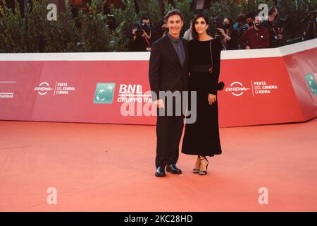 Raoul Bova et Rocio Munoz Morales assistent au tapis rouge du film ''Calabre, Terra Mia'' lors du Festival du film de Rome sur 20 octobre 2020 15th à Rome, Italie (photo de Luca Carlino/NurPhoto) Banque D'Images