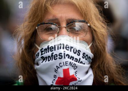 Le personnel de santé réclame la professionnalisation de son travail, dans le cadre de la pandémie du coronavirus 19, lors d'une manifestation à Buenos Aires, en Argentine, sur 21 octobre 2020. (Photo de Manuel Cortina/NurPhoto) Banque D'Images